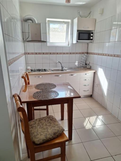 Miha'S Apartament Sulina Eksteriør billede